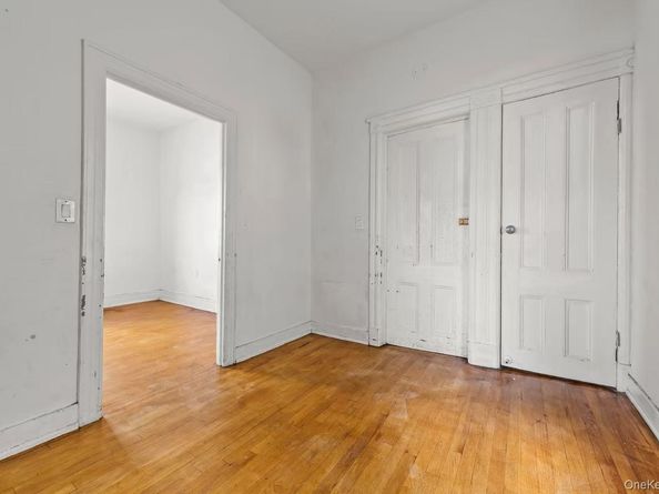826 E 216 Street, Bronx NY 10467