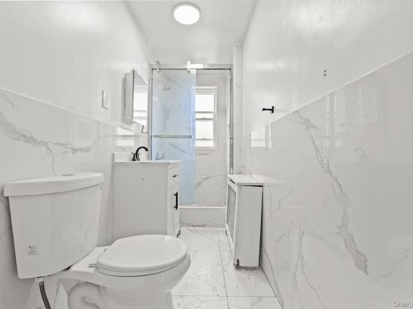 826 E 216 Street, Bronx NY 10467