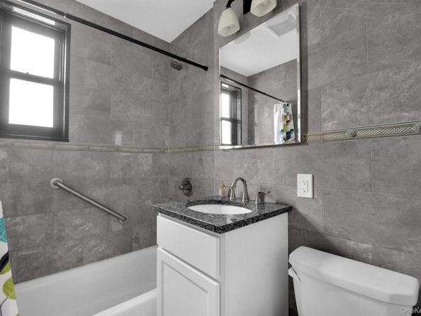 21-29 Utopia Parkway Upstairs, Whitestone NY 11357