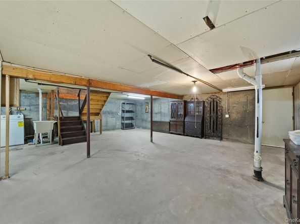 42 Schoolhouse Road, Old Bethpage NY 11804