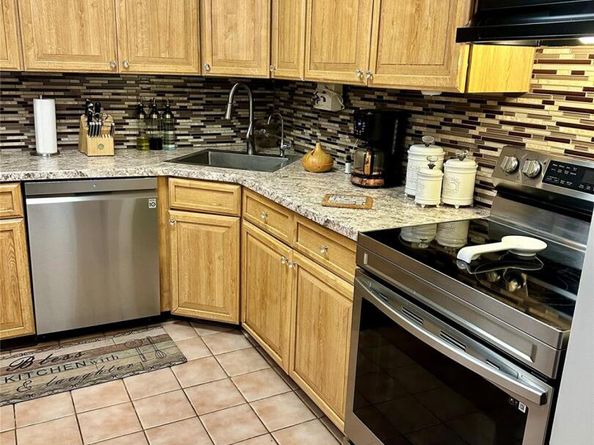 124 Santa Barbara Drive, Plainview NY 11803