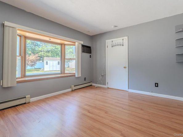 21 Mount Snow Lane, Coram NY 11727