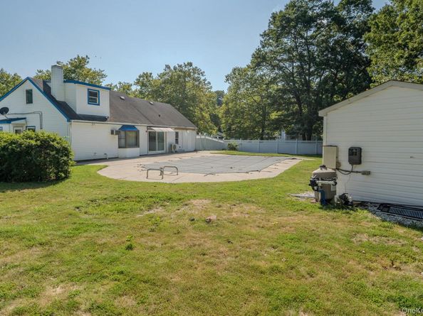 21 Mount Snow Lane, Coram NY 11727