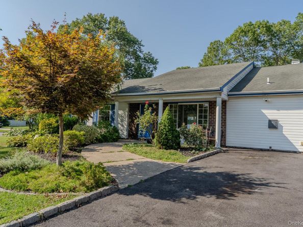 21 Mount Snow Lane, Coram NY 11727