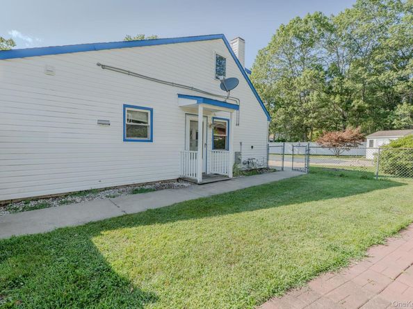 21 Mount Snow Lane, Coram NY 11727