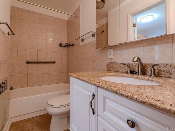 21 Mount Snow Lane, Coram NY 11727