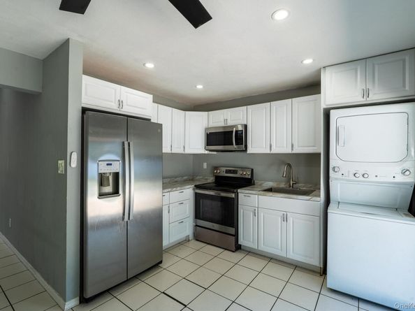 21 Mount Snow Lane, Coram NY 11727