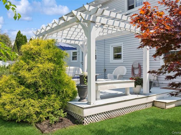 7 Mark Lane, Farmingville NY 11738