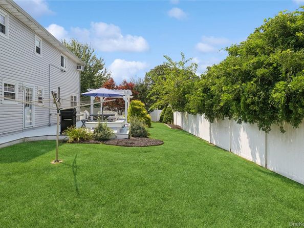 7 Mark Lane, Farmingville NY 11738