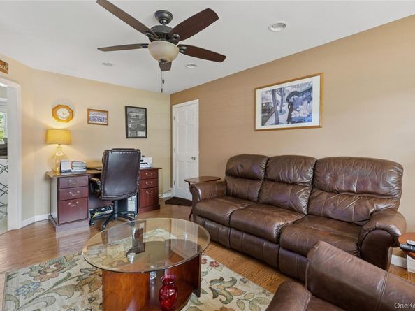 7 Mark Lane, Farmingville NY 11738