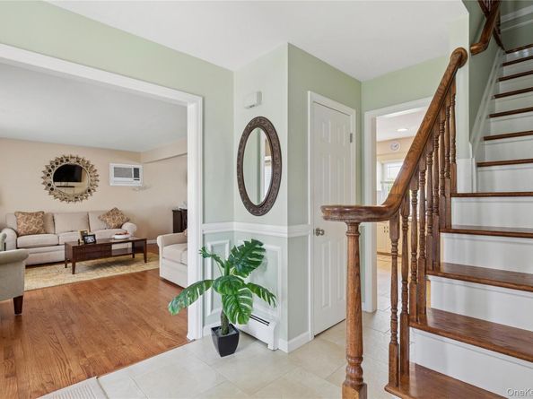7 Mark Lane, Farmingville NY 11738