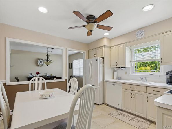7 Mark Lane, Farmingville NY 11738