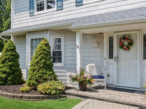 7 Mark Lane, Farmingville NY 11738
