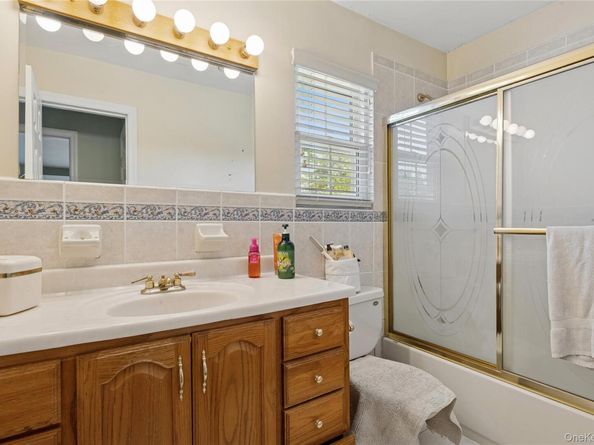 7 Mark Lane, Farmingville NY 11738