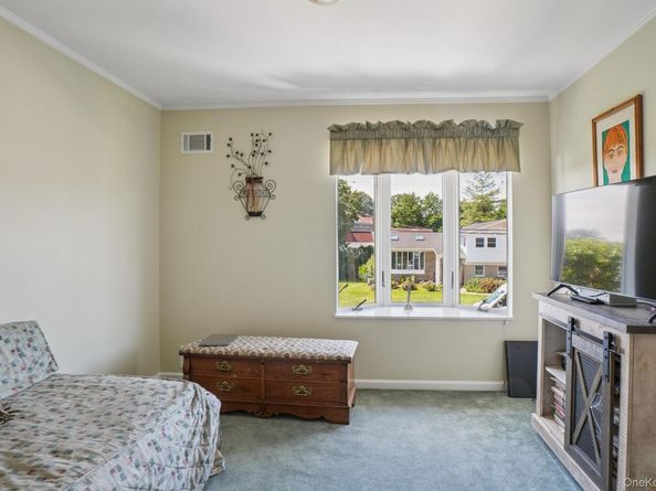 34 Kensington Oval, New Rochelle NY 10805
