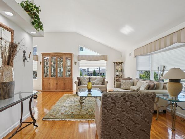 34 Kensington Oval, New Rochelle NY 10805