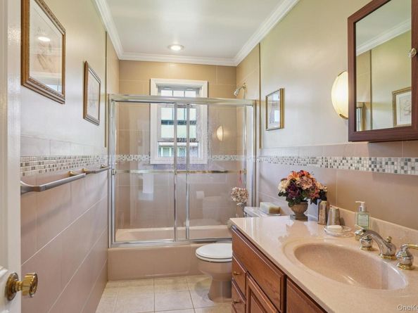 34 Kensington Oval, New Rochelle NY 10805