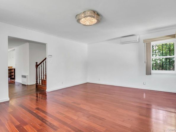 64-04 Utopia Parkway, Fresh Meadows NY 11365