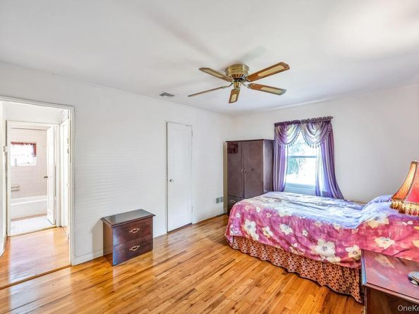 22 Terrace Place, Hicksville NY 11801