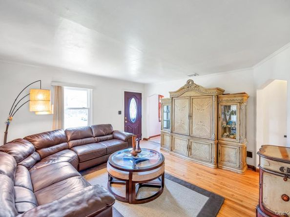 22 Terrace Place, Hicksville NY 11801