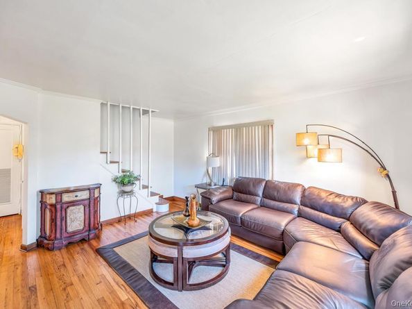22 Terrace Place, Hicksville NY 11801