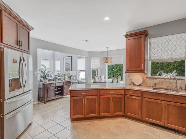 6 Nick Court, Yaphank NY 11980