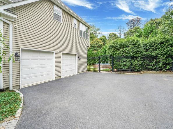 6 Nick Court, Yaphank NY 11980