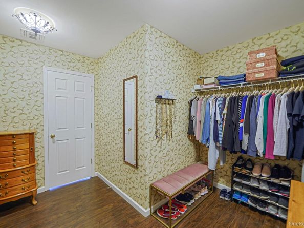 6 Nick Court, Yaphank NY 11980