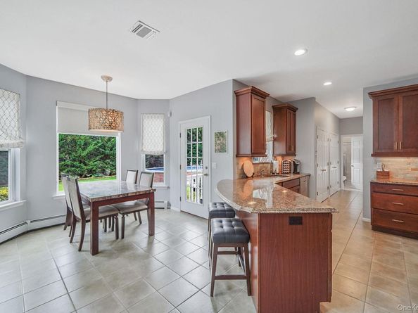 6 Nick Court, Yaphank NY 11980
