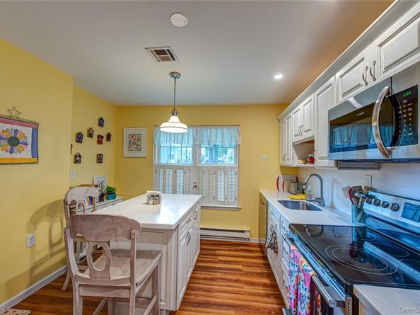 350B Woodbridge Drive 350B, Ridge NY 11961