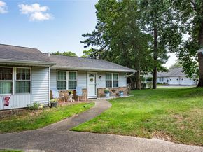 350B Woodbridge Drive 350B, Ridge NY 11961