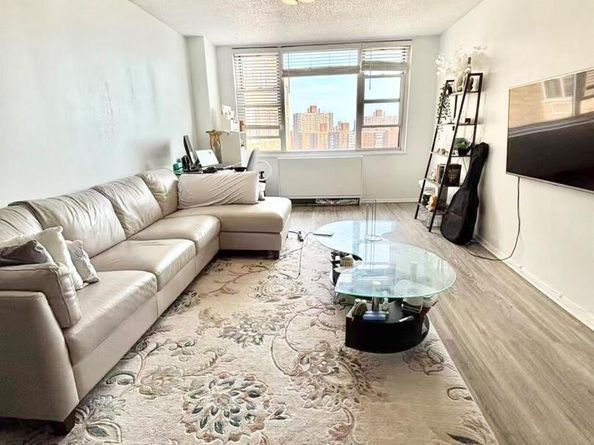 4140 Union Street 17A, Flushing NY 11355