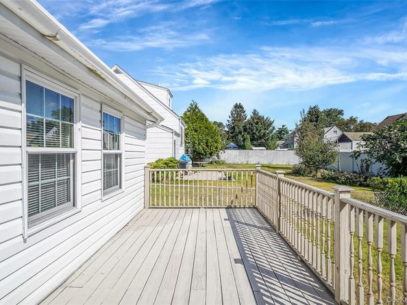 546 S Walnut Street, Lindenhurst NY 11757