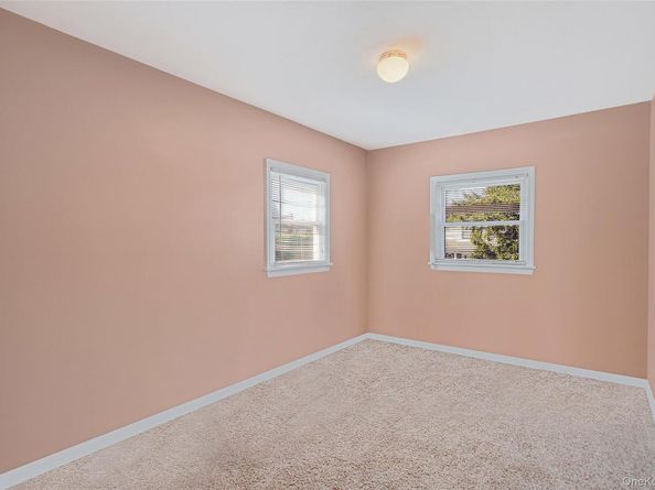 546 S Walnut Street, Lindenhurst NY 11757