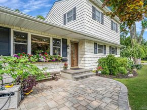 19 Edmarc Court, Oakdale NY 11769