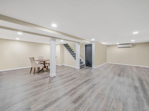 19 Edmarc Court, Oakdale NY 11769