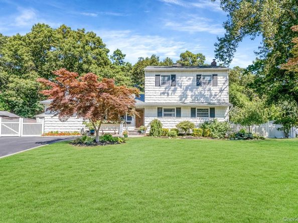 19 Edmarc Court, Oakdale NY 11769