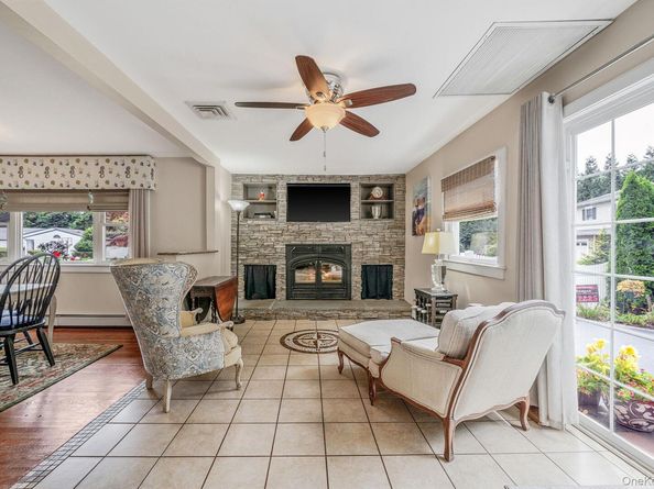 19 Edmarc Court, Oakdale NY 11769