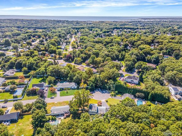19 Edmarc Court, Oakdale NY 11769