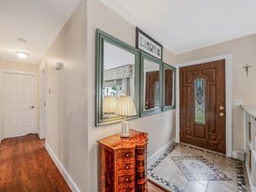 19 Edmarc Court, Oakdale NY 11769