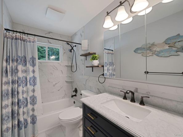 19 Edmarc Court, Oakdale NY 11769