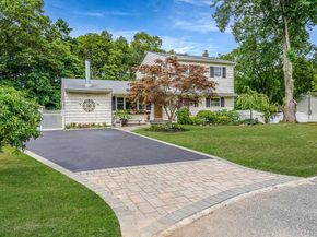 19 Edmarc Court, Oakdale NY 11769
