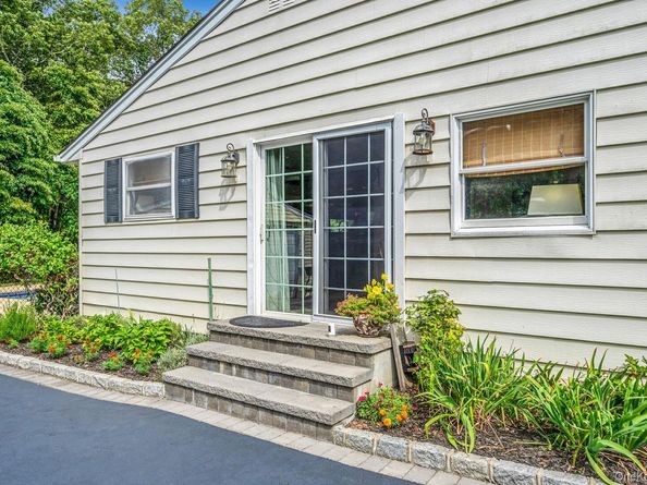 19 Edmarc Court, Oakdale NY 11769
