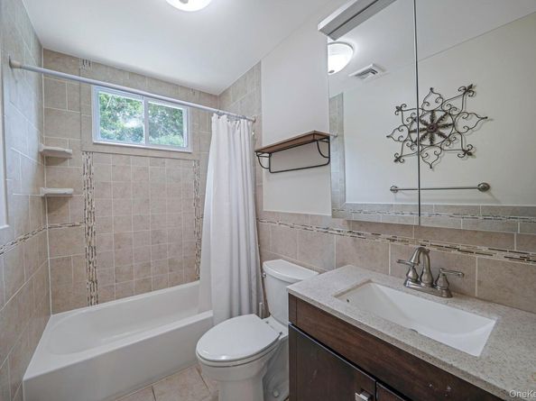 19 Edmarc Court, Oakdale NY 11769