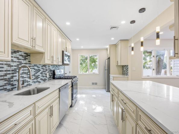 20 E 8th Street, Deer Park NY 11729