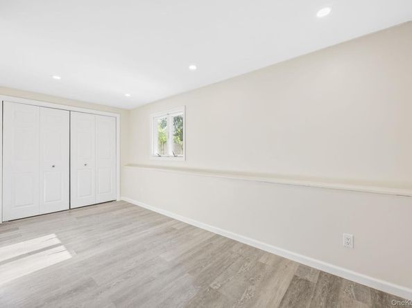 20 E 8th Street, Deer Park NY 11729