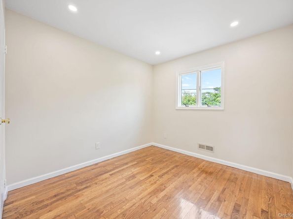 20 E 8th Street, Deer Park NY 11729