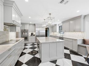 21 Sleepy Lane, Melville NY 11747
