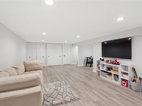 21 Sleepy Lane, Melville NY 11747