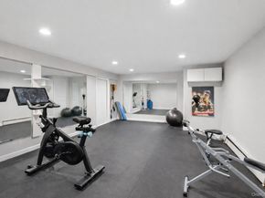 21 Sleepy Lane, Melville NY 11747